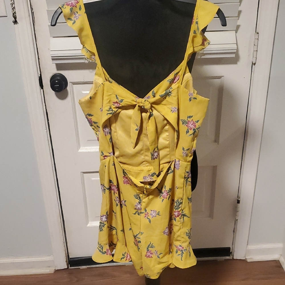 Timing Yellow Floral Ruffle Romper - Picture 8 of 11